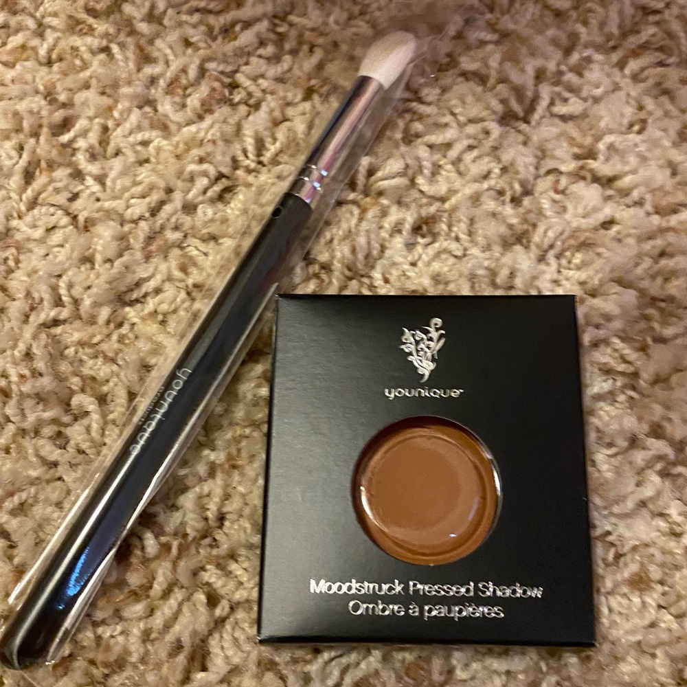 Younique Gingerly Eyeshadow and Brush